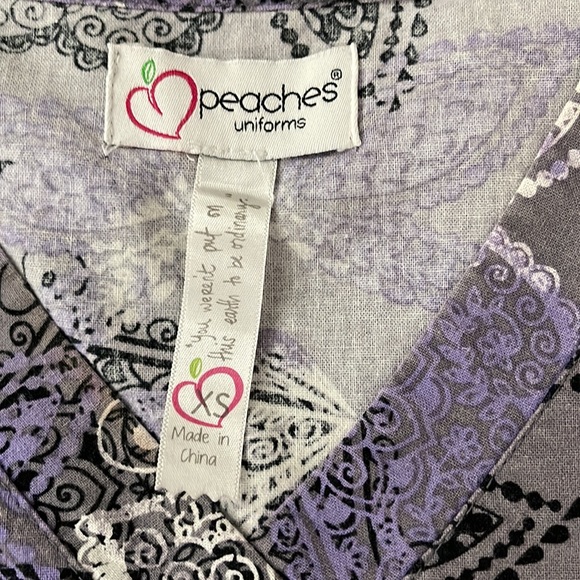 💰3 items for $25 🏷 Women 🍑 Peaches Uniforms Butterfly pattern sz XS - Picture 5 of 7